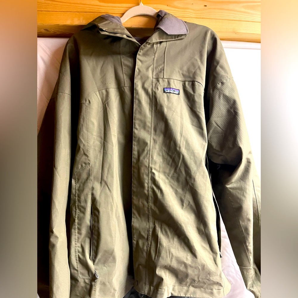 Patagonia mens XXL outer shell windproof rain jacket